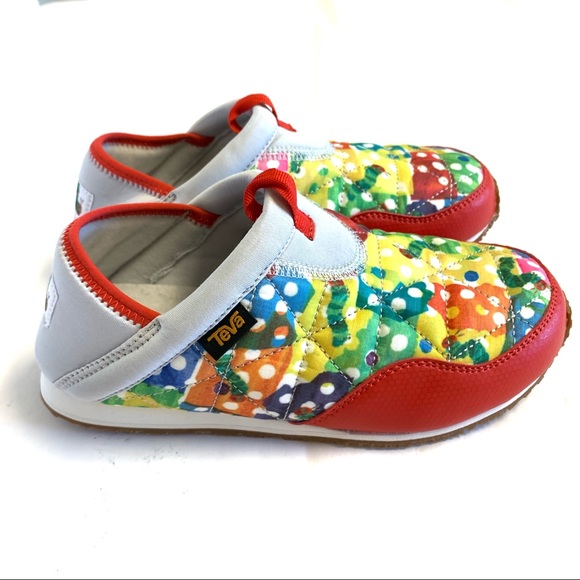 teva hungry caterpillar